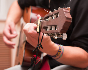 Naklejka premium Man playing an accoustic guitar