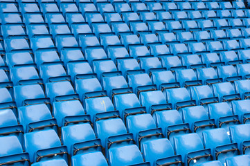 Obraz premium Stadion Plätze Stühle Sitzreihen blau markierungen