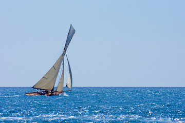 Klassische Segelyacht bei den Voiles d'Antibes 2010