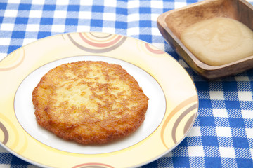 Kartoffelpuffer mit Apfelbrei