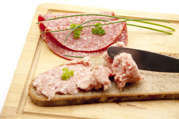 Mettwurst auf Brot