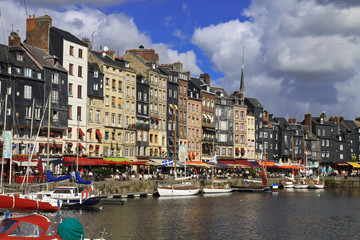 Fototapeta premium maison sur les quais à honfleur