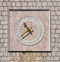 Fototapeta na wymiar Old clock on the wall