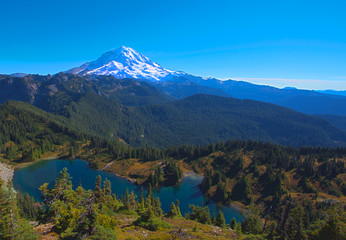 Mountain lake with the mountain during fall color