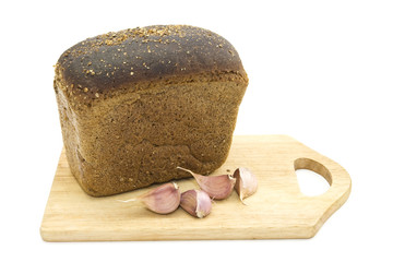 Black bread and garlic cloves .