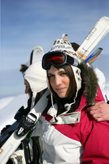 Jeune femme &agrave; la neige