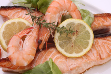 saumon frais et crevettes