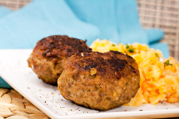 Frikadellen mit Püree