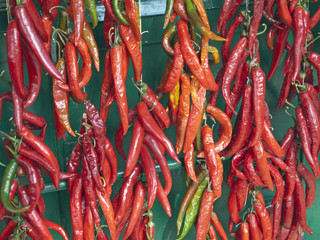 Chilischoten auf einem Markt in Italien