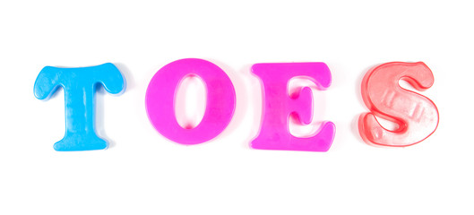 toes written in fridge magnets