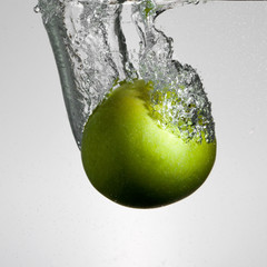 Apfel im Wasser