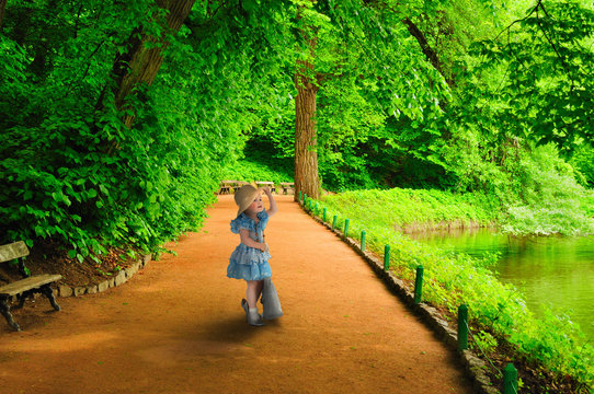A little girl runs to meet.