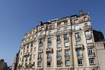 Fototapeta na wymiar Immeuble dans le quartier Latin à Paris