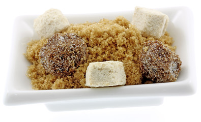 sucre de cassonade dans coupelle