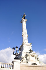 place des quinconces 12