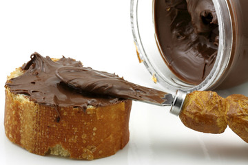 pâte à tartiner sur tranche de pain