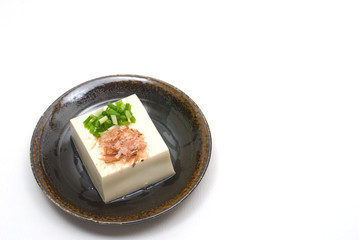 冷奴・黒い皿盛り