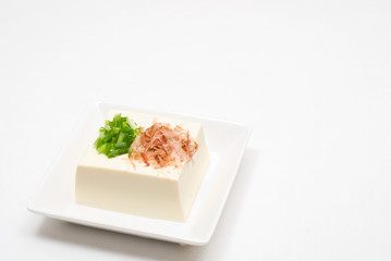 冷奴・白い皿盛り