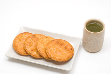 せんべいと緑茶