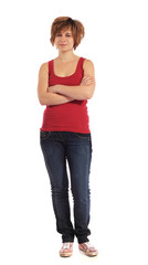 Junge Frau steht vor wei&szlig;em Hintergrund