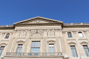 Fototapeta na wymiar Façade du Palais du Louvre à Paris