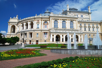 Fototapeta na wymiar Publiczny teatr operowy w Odessie Ukrainie