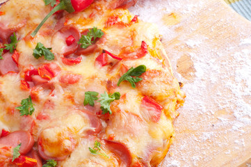 cheese and tomato pizza