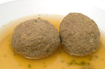 Leberknödelsuppe
