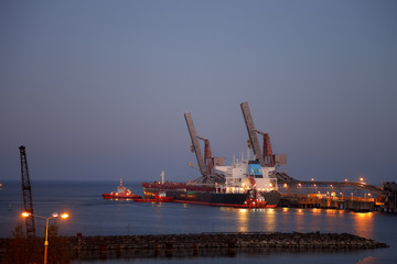 Night work in the port