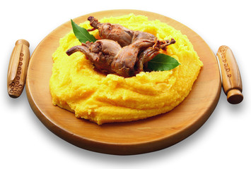 polenta e quaglie in fondo bianco