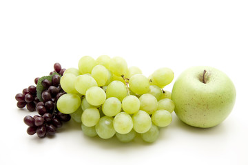 Trauben und Apfel