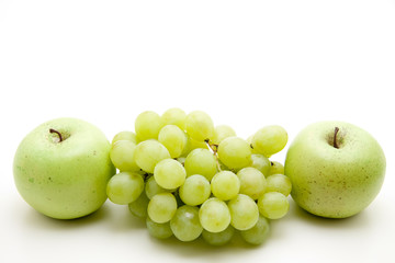 Trauben und Äpfel
