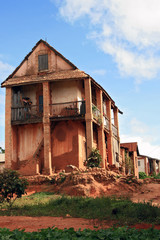 Fototapeta na wymiar Maison malgache en ruines
