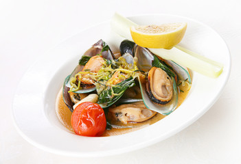Mussel with shell and vegetable