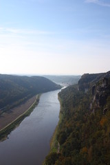 Fototapeta na wymiar panoramablick vom elbsandsteingebirge ins elbtal