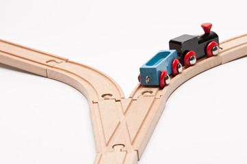 Eisenbahn auf Weiche nimmt den rechten Weg