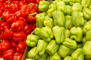 Obraz na płótnie Canvas close up of peppers on market stand