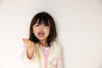 パジャマ姿の少女