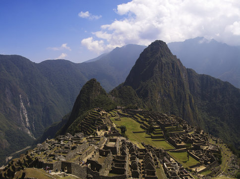 Machu Picchu, Wayna Picchu and surrounding mountains
