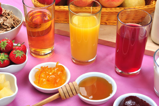 gedeckter Tisch zum Fr&uuml;hst&uuml;ck