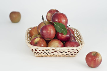 Cesto de manzanas 2