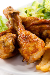 Grilled chicken drumsticks, chips and vegetables