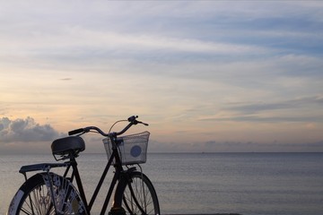 Fototapeta na wymiar old bicycle with twilight sky