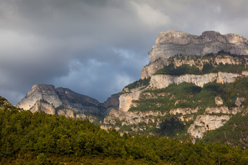 Fototapeta na wymiar A?isclo Canyon Mountains, Ordesa, Huesca, Hiszpania