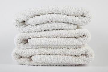 serviettes de bain blanches