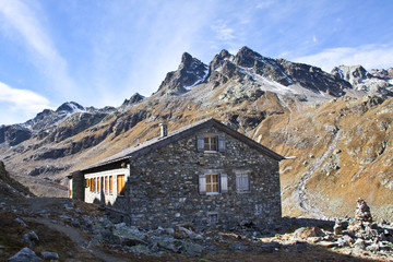 hochalpine Berghütte