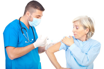 Doctor inject flu vaccine