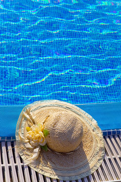 The straw hat lies on the brink of pool