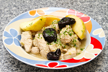 turkey goulash with fried apple and prune