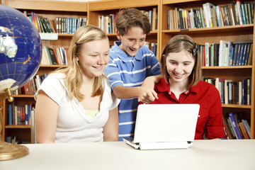 Fototapeta na wymiar Library Kids on Netbook Computer